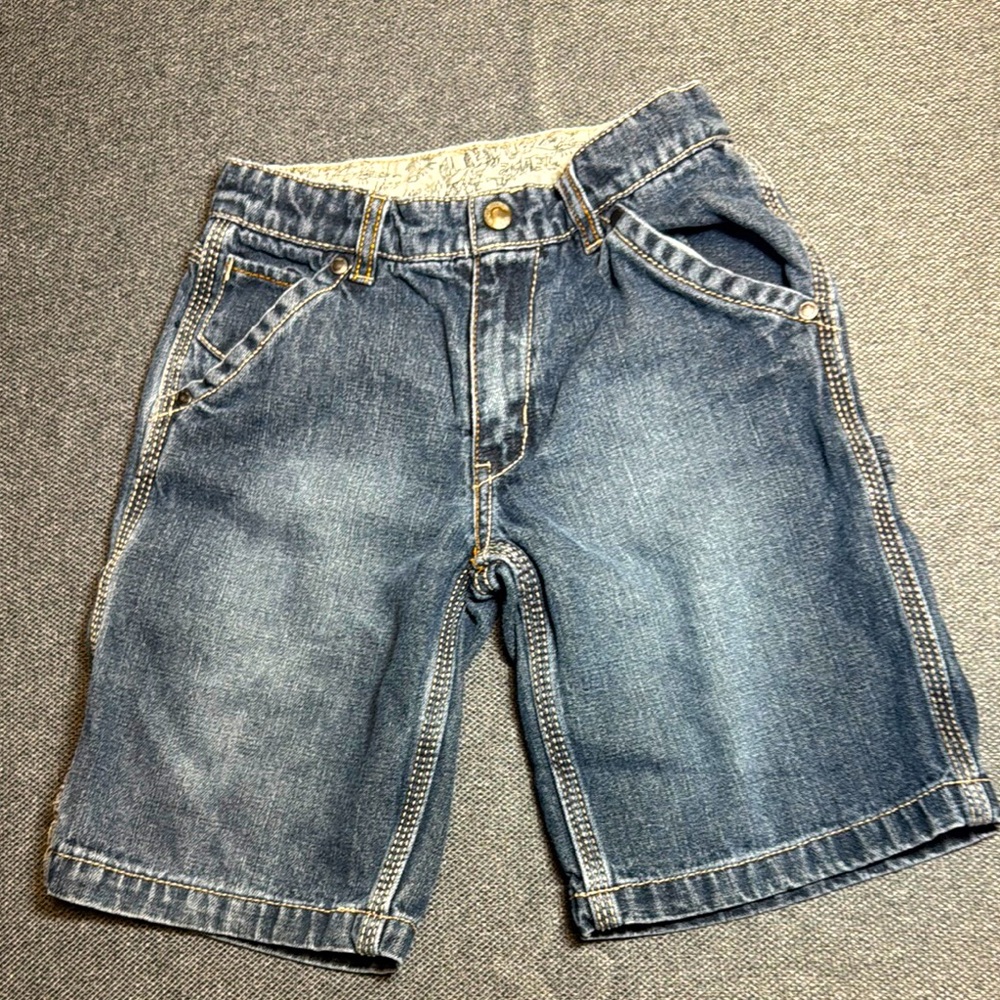 Stylish Levi’s Blue Denim Shorts